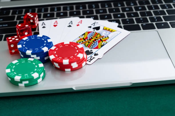 Live blackjack dealer at diamondtoto studio with multiple camera angles